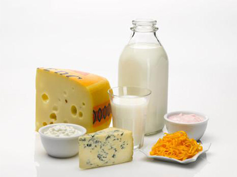 Пользу можно получать от молочных продуктов с низким содержанием жира или обезжиренным.